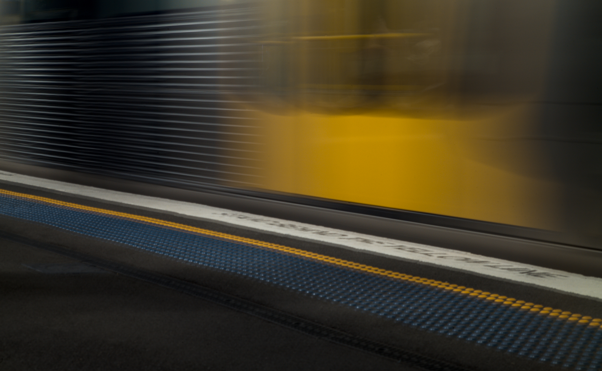 No Turning, 2 - Milsons Point: Train accelerates away from platform.
